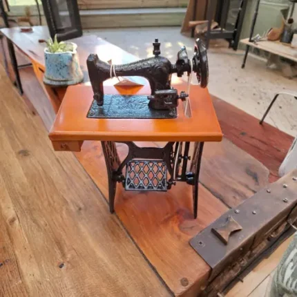 Maquina de coser antigua